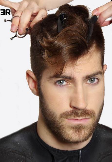 Coiffure homme court coté long dessus