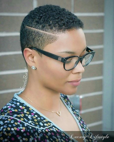 Coupe cheveux court femme noire