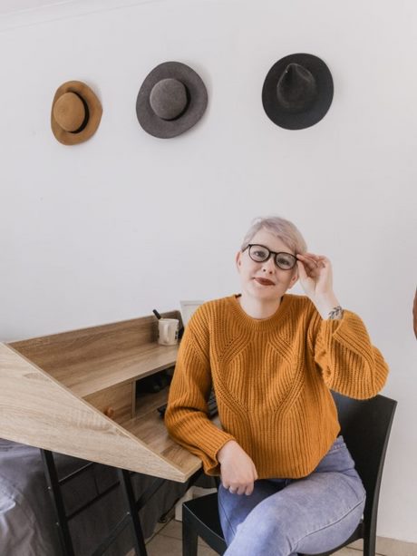 Coupe cheveux épais ondulés visage rond