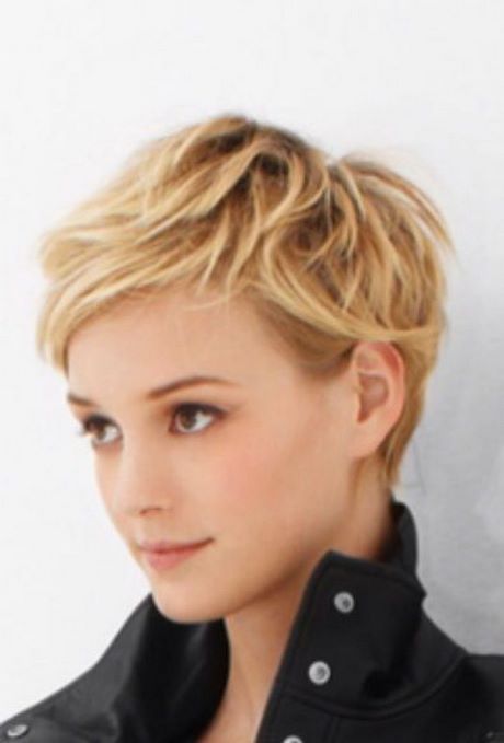 Coupe courte blonde femme