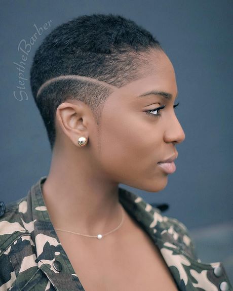 Coupe courte femme noire cheveux crepus