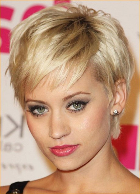 Coupe de cheveux femme court blond