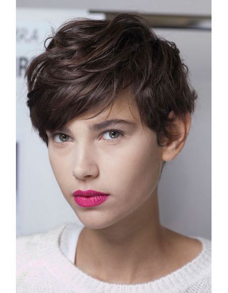 Coupe femme courte brune