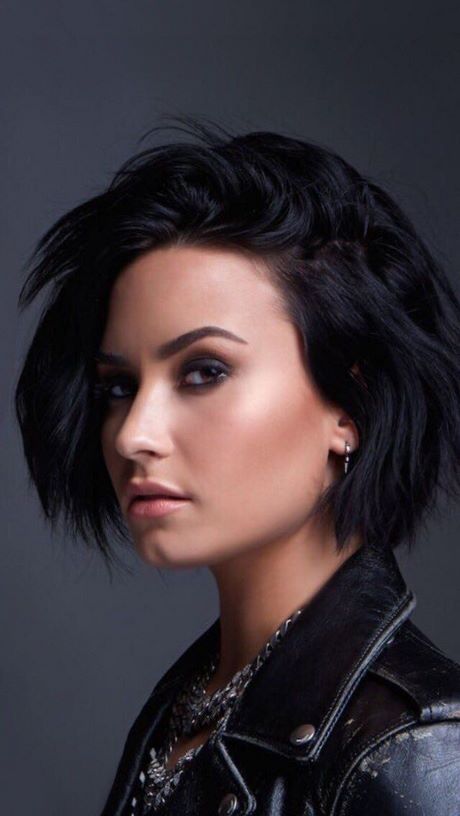 Demi lovato cheveux court