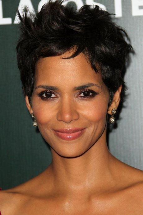 Halle berry cheveux courts