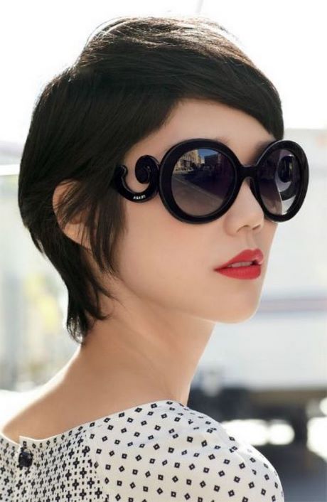 Modele de coupe de cheveux femme avec lunette