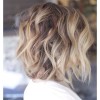 Coiffure wavy cheveux courts