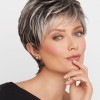 Coupe cheveux courts gris femme 50 ans